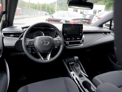 Toyota Corolla Kombi 1.8 Hybrid 122KM e-CVT Comfort + Navi