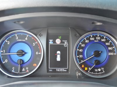 Toyota Hilux 2.4 D-4D Double Cab SR5 4x4 aut + Navi + Park + Safety