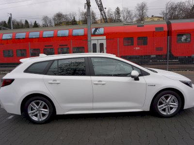 Toyota Corolla Kombi 1.8 Hybrid 122KM e-CVT Comfort + Navi