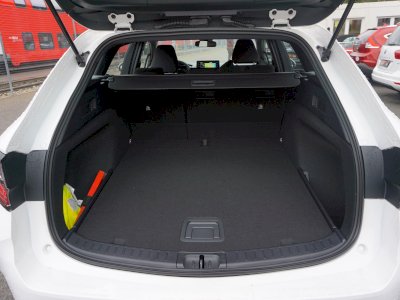 Toyota Corolla Kombi 1.8 Hybrid 122KM e-CVT Comfort + Navi