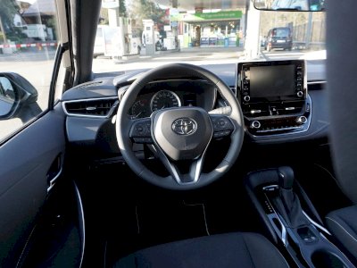 Toyota Corolla 1.8 Hybrid 122KM e-CVT Comfort + Navi