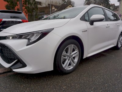 Toyota Corolla Kombi 1.8 Hybrid 122KM e-CVT Comfort + Navi