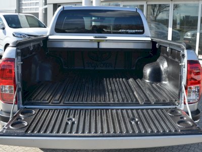 Toyota Hilux 2.4 D-4D Double Cab SR5 4x4 aut + Navi + Park + Safety