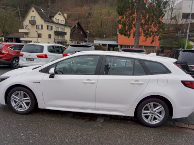 Toyota Corolla Kombi 1.8 Hybrid 122KM e-CVT Comfort + Navi